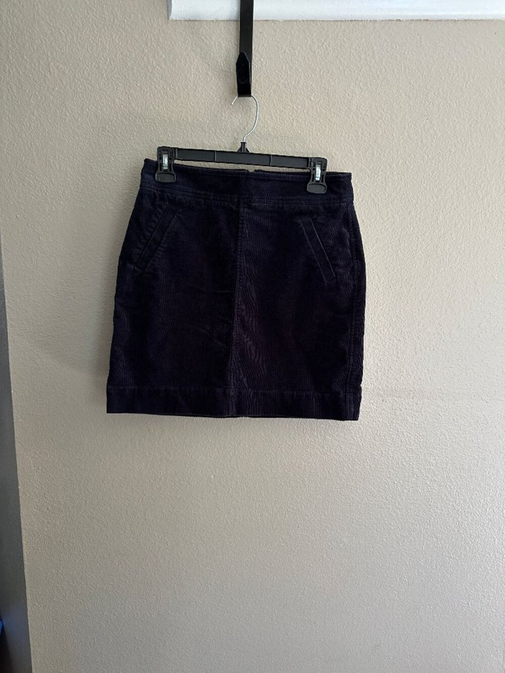 Loft Womens Navy Blue Corduroy Mini Skirt Size 0 Zipper Back Pocket Cotton Blend